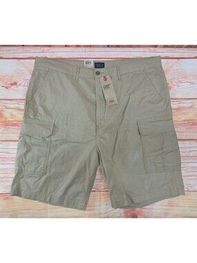 Levis Mens Carrier Cargo Shorts Khaki Size 42 NWT Waterless Cotton
